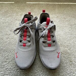 Gently worn Women's Puma Sneakers , size 8